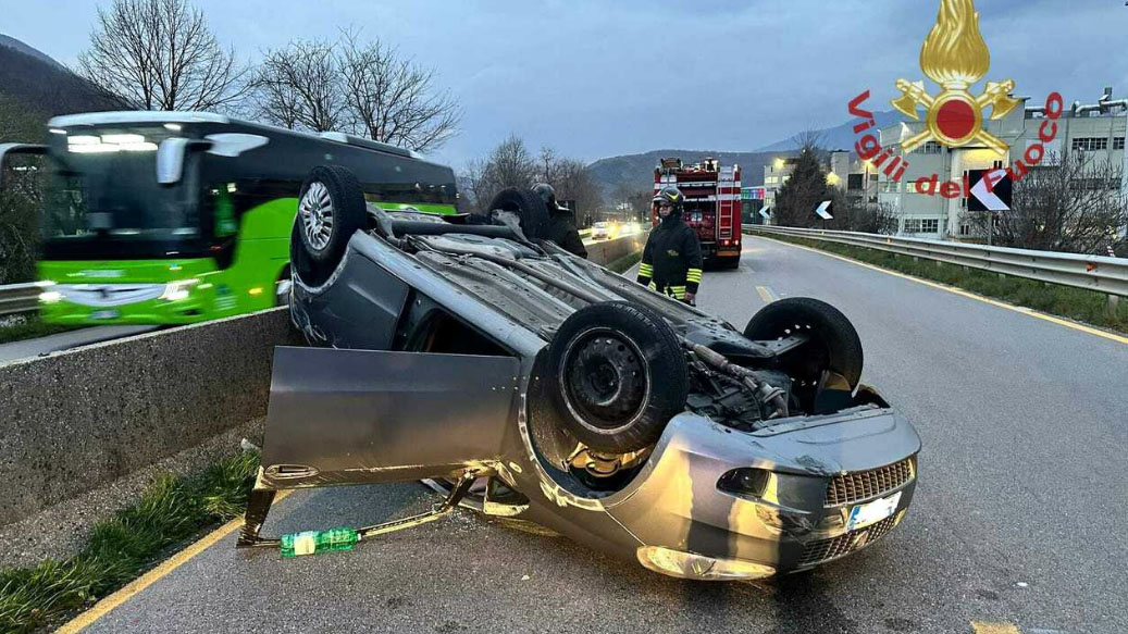 auto ribaltata