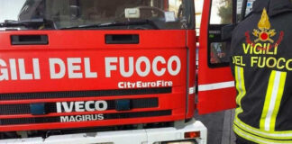 Resta bloccato in ascensore e viene investito da fumi tossici