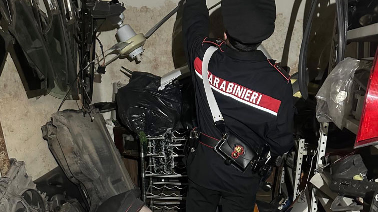 auto rubata ricambii officina