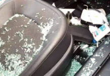 Lavavetri danneggia le auto al semaforo