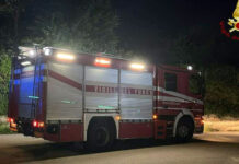 Donna incendia la porta di casa dell’ex suocera