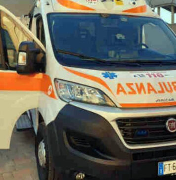 Bambino di 10 anni cade dal quarto piano e muore