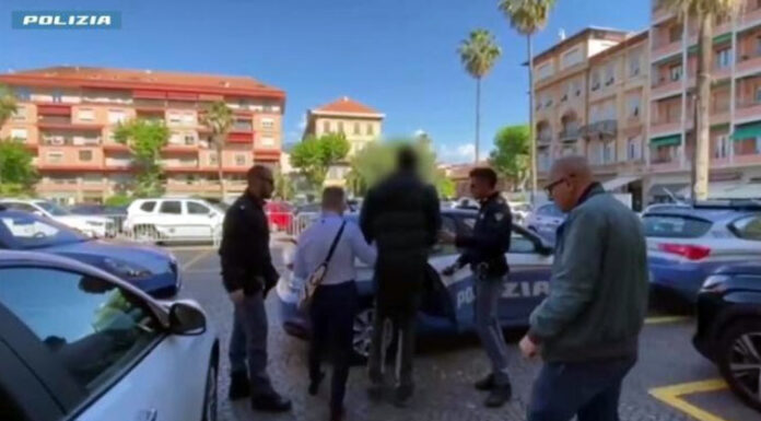 Immigrazione clandestina nei Paesi Vesuviani, sequestrata anche una Ferrari e una moto da 300mila euro