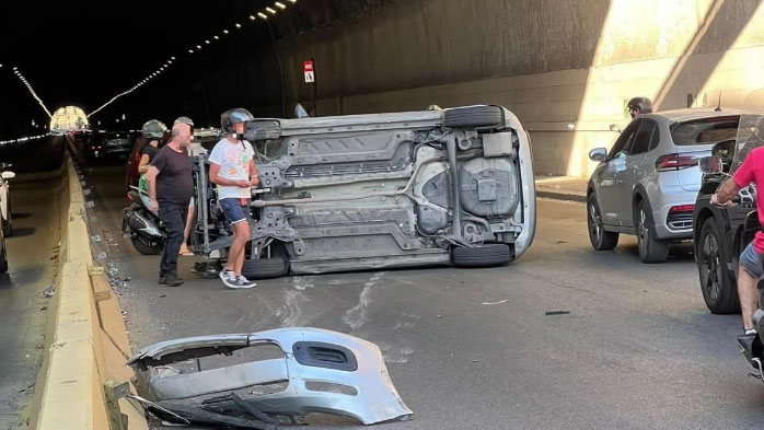 auto ribaltata
