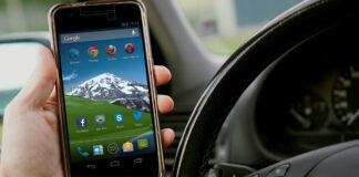 Cellulare alla guida, scattano le trappole delle auto civetta