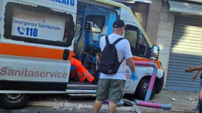 incidente ambulanza