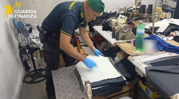 Tutto abusivo, immobile da demolire e furto di corrente: sigilli a maxi-fabbrica di Poggiomarino