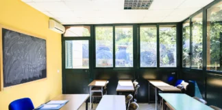 Ladri entrano a scuola e rubano 14 computer