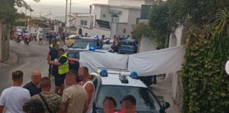 Spari a Ischia: uccide la mamma e il compagno della ex, poi si ammazza. Lei è gravissima – IL VIDEO