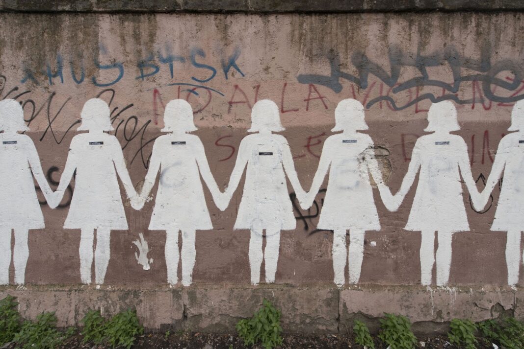 Il-murales-contro-il-femminicidio-dopo-il-restauro-foto-Giorgio-Benni-2015