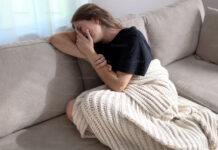 Si sveglia nuda e confusa: “Hanno abusato di me”