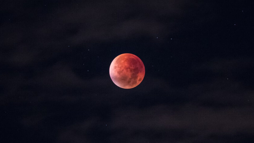 eclissi luna rossa