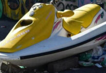 Acquascooter tra i rifiuti nei Paesi Vesuviani