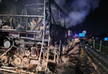 Autobus in fiamme, 10 persone in ospedale