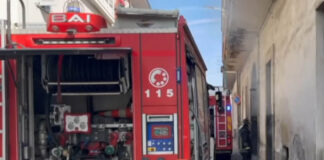 Brucia palazzina nel centro di San Gennaro Vesuviano