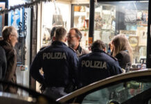 Rapina con ostaggi dall’antiquario