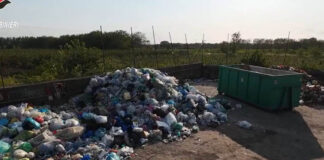 Autoparco comunale trasformato in discarica pericolosa, sigilli nel Nolano