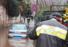 Maltempo e allagamenti, salvati neonato e bimbo di 7 anni