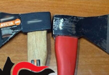 Viaggiano con le asce nel cofano