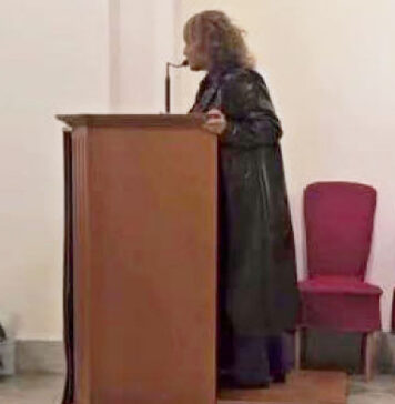 Parroco chiama candidata alle Regionali a parlare dall’altare