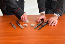 Giovanissimi escono in gruppo e vengono scoperti tutti armati